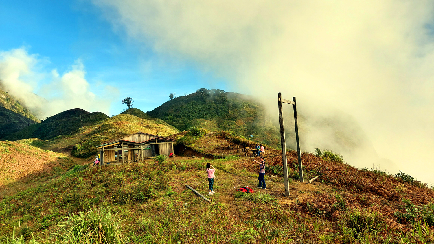 Đỉnh núi Lảo Thẩn thu hút khách du lịch ảnh 8 Đỉnh núi Lảo Thẩn thu hút khách du lịch ảnh 8