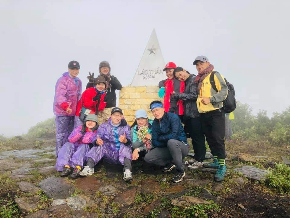 Đỉnh núi Lảo Thẩn thu hút khách du lịch ảnh 13
