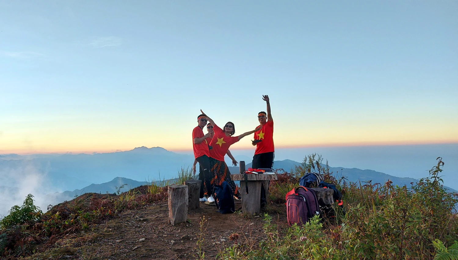 Đỉnh núi Lảo Thẩn thu hút khách du lịch ảnh 9