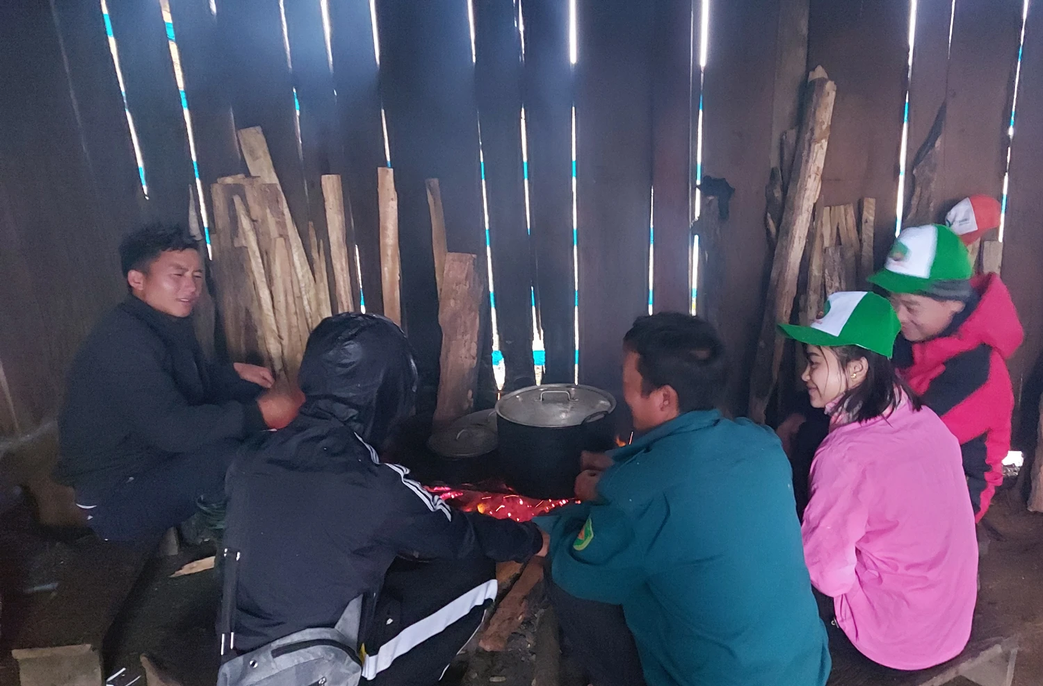 Đỉnh núi Lảo Thẩn thu hút khách du lịch ảnh 10