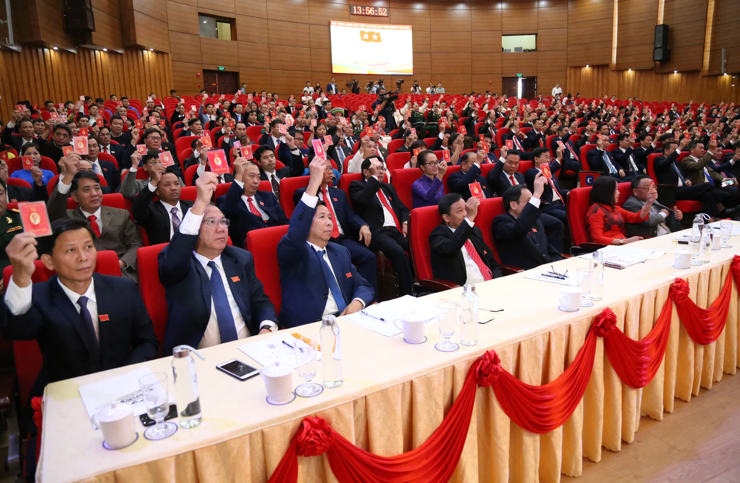 50 đồng chí trúng cử Ban Chấp hành Đảng bộ tỉnh Lào Cai khóa XVI, nhiệm kỳ 2020 - 2025 ảnh 2