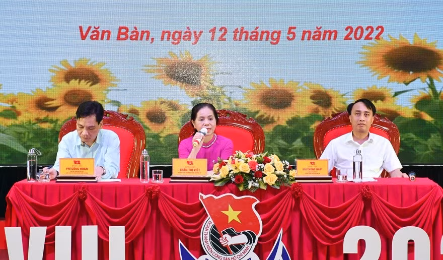 Thường trực Huyện ủy trả lời các vấn đề đoàn viên, thanh niên quan tâm.