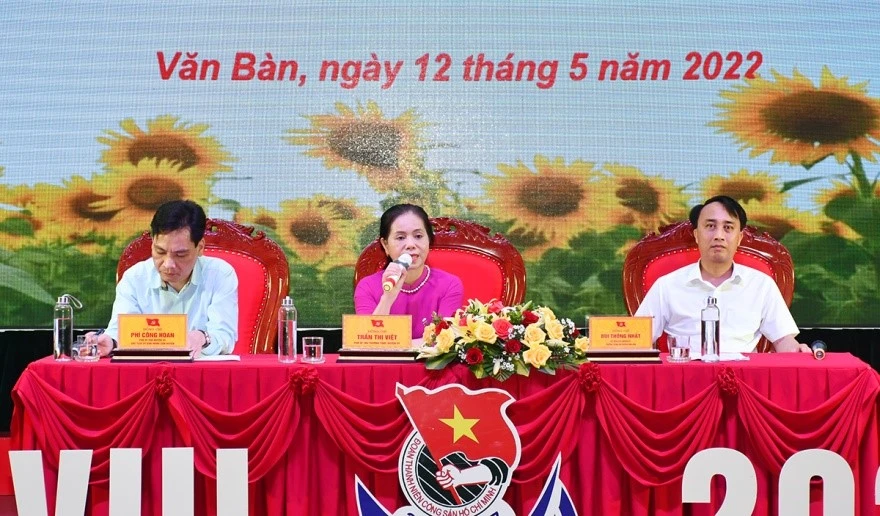 Thường trực Huyện ủy trả lời các vấn đề đoàn viên, thanh niên quan tâm.