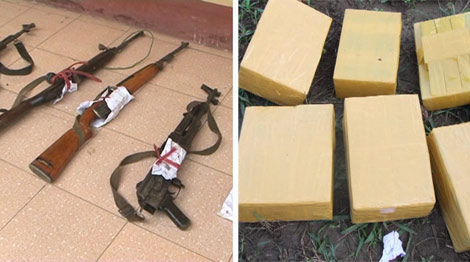 Một số tang vật của vụ án: vũ khí quân dụng và các bánh heroin. Một số tang vật của vụ án: vũ khí quân dụng và các bánh heroin.