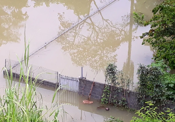 Bùn đất bủa vây, nhiều hộ dân tổ 9, 10 phường Bình Minh bức xúc ảnh 7