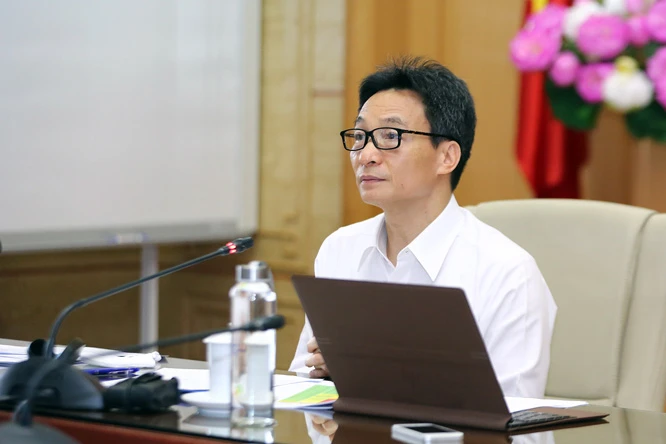 Phó Thủ tướng Vũ Đức Đam chủ trì cuộc họp sáng 22-4 của Ban Chỉ đạo quốc gia phòng, chống dịch bệnh Covid-19. Ảnh: VGP/Đình Nam