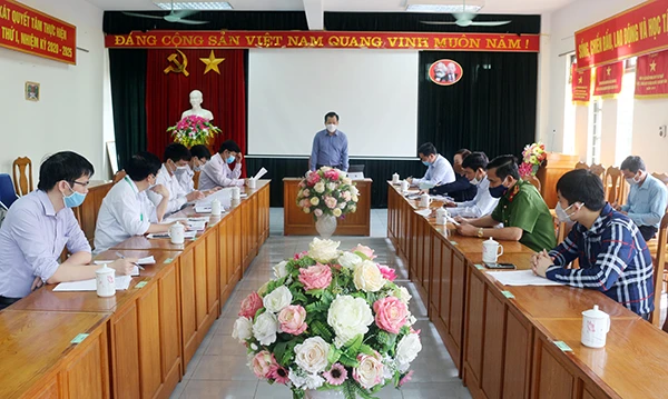 Phó Chủ tịch UBND tỉnh Hoàng Quốc Khánh kiểm tra phòng, chống dịch Covid-19 tại huyện Bát Xát ảnh 1