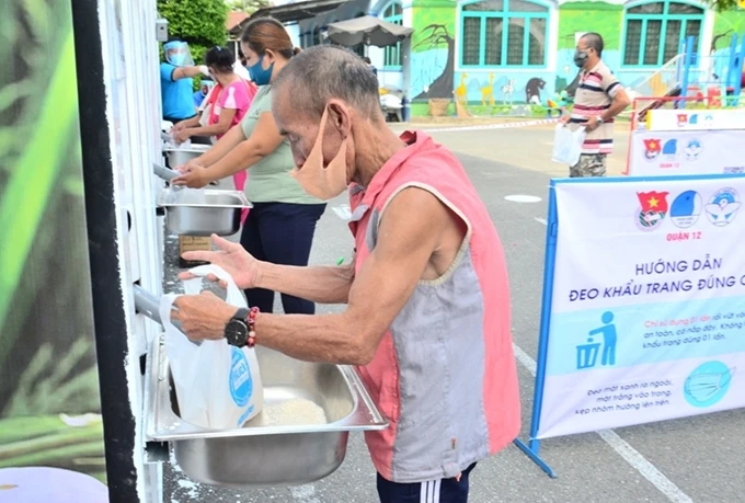 Có thêm ATM gạo là người dân bớt đi gánh lo trong mùa dịch.