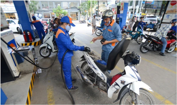 Giá xăng dầu giảm lần thứ 8 liên tiếp - Ảnh: QUANG ĐỊNH