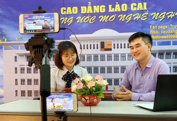 Trường Cao đẳng Lào Cai tổ chức tuyển sinh trực tuyến.