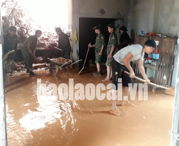 Người dân Bát Xát gồng mình khắc phục hậu quả mưa lũ ảnh 7