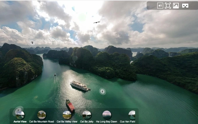 Du khách có thể tham quan và tương tác 360 độ với vịnh Hạ Long trên màn hình nhỏ.