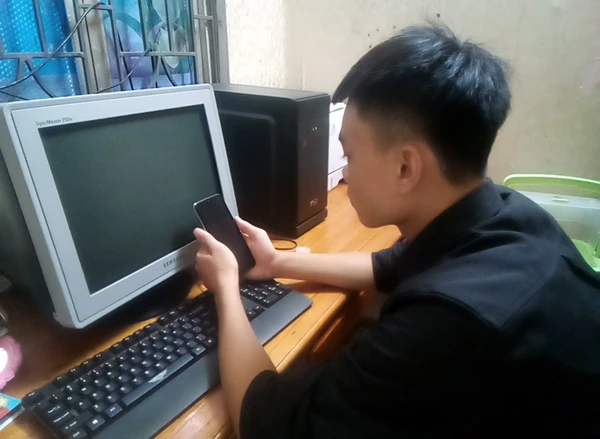 Cẩn trọng khi mua điện thoại fake trên mạng ảnh 1