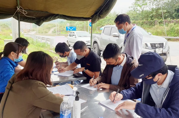 Lào Cai đã lập 9 chốt kiểm dịch y tế và phòng, chống dịch.