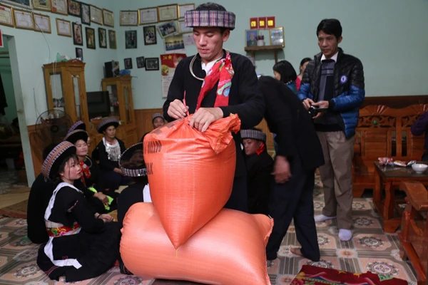 Đặc sắc lễ cưới hỏi của người Mông xanh ảnh 4