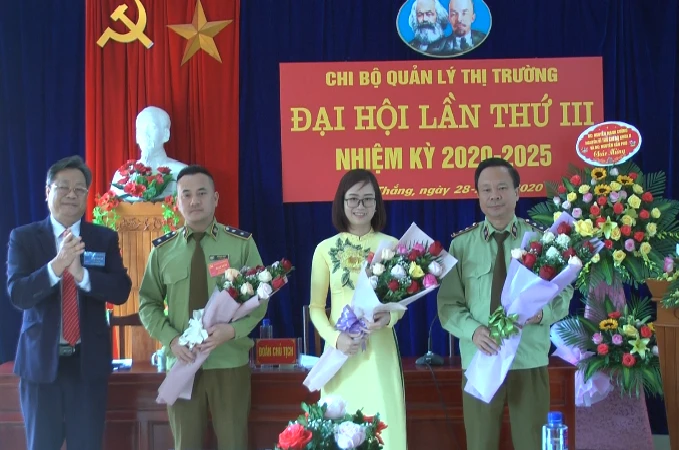 Ra mắt Chi ủy Chi bộ Quản lý thị trường huyện Bảo Thắng, nhiệm kỳ 2020-2025 gồm 3 đồng chí.