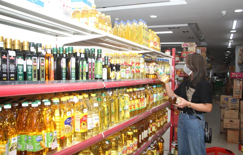 Hàng hóa tại siêu thị Đức Huy phong phú về chủng loại, không có mặt hàng nào tăng giá.