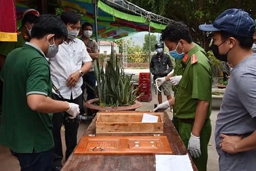 Khám nghiệm hiện trường tại chùa Quảng Ân.