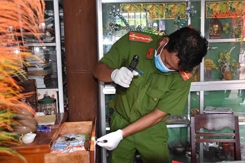 Khám nghiệm hiện trường tại chùa Quảng Ân.