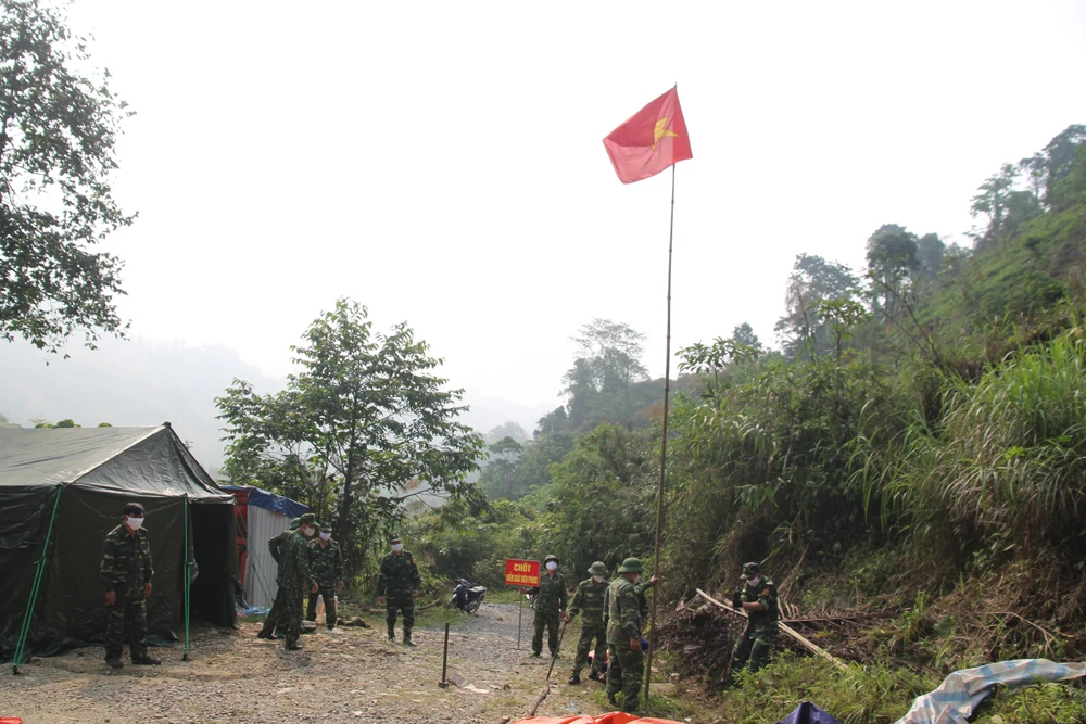 Dựng chốt kiểm soát biên phòng tại Nậm Chảy.