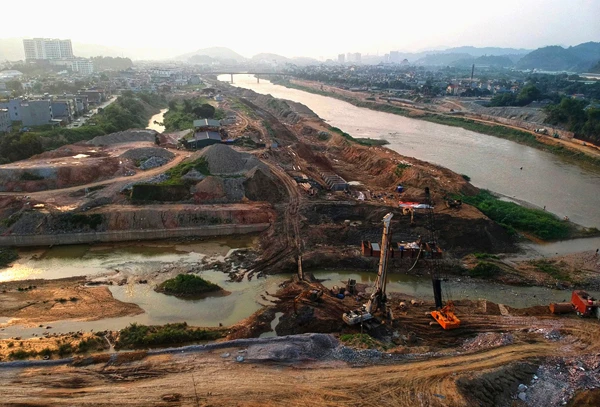 Vượt khó đảm bảo tiến độ trên những công trình trọng điểm của tỉnh ảnh 4