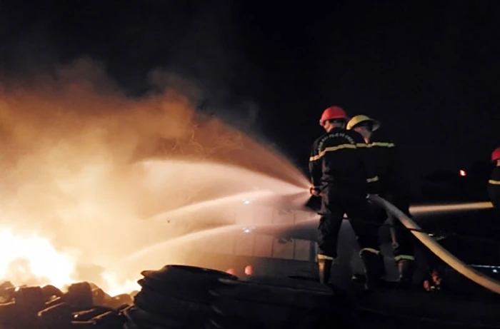 Luyện thể lực để có đủ sức khỏe hoàn thành nhiệm vụ được giao. Một buổi diễn tập công tác phòng cháy, chữa cháy và cứu nạn, cứu hộ quy mô lớn. Rèn luyện kỹ năng dập đám cháy một cách hiệu quả nhất. Khi xảy ra vụ hỏa hoạn, các chiến sỹ cứu hộ luôn là những người dũng cảm, vượt qua hiểm nguy để tìm kiếm, cứu hộ nạn nhân. Luôn đến kịp thời khi hỏa hoạn xảy ra. Đối mặt với “giặc lửa”. Dù trong điều kiện thời tiết nào, các chiến sỹ cứu hộ vẫn dũng cảm hoàn thành nhiệm vụ. Có mặt kịp thời khi xảy ra lũ lụt để cứu hộ, cứu nạn. Cứu người dân bị lũ cuốn. Giúp nhân dân xã Phìn Ngan (Bát Xát) dựng lại nhà trong trận lũ lịch sử năm 2016.