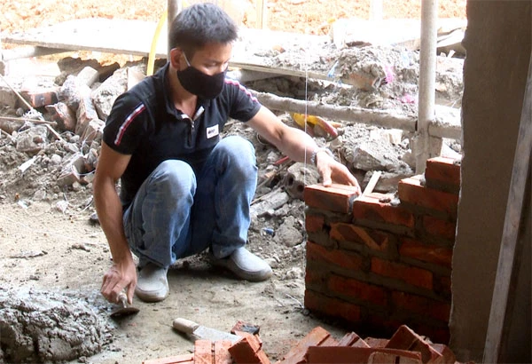 100% công nhân đều chấp hành đeo khẩu trang.