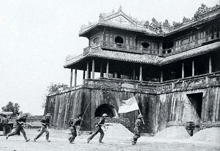 Cuộc tiến công giải phóng Thừa Thiên Huế 26-3-1975. Ảnh: Ban quản lý Lăng Chủ tịch Hồ Chí Minh