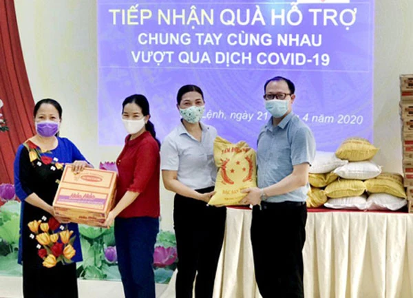 Nhà trường tiếp nhận ủng hộ từ các nhà hảo tâm.