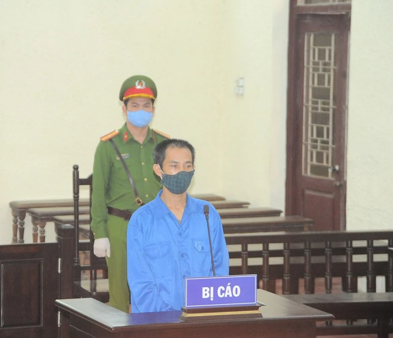 18 tháng tù giam cho đối tượng dùng dao đe dọa cán bộ phòng dịch ảnh 1