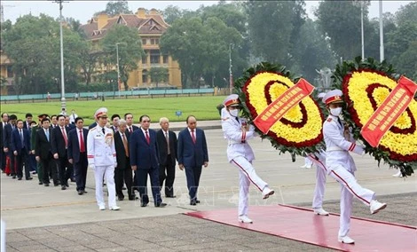 Đoàn đại biểu Lãnh đạo Đảng, Nhà nước vào Lăng viếng Chủ tịch Hồ Chí Minh.