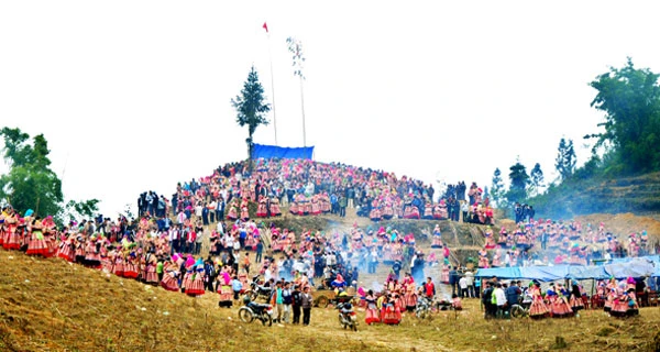 Lễ hội Gầu Tào của người Mông xã Tả Văn Chư, huyện Bắc Hà. Lễ hội Gầu Tào của người Mông xã Tả Văn Chư, huyện Bắc Hà.