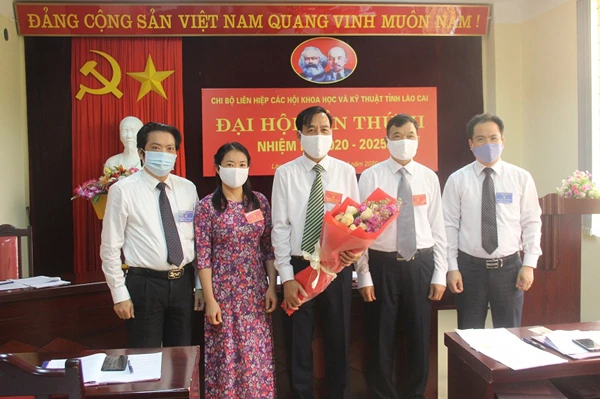 Ra mắt Chi ủy Chi bộ Liên hiệp các Hội Khoa học và Kỹ thuật tỉnh, nhiệm kỳ 2020-2025.