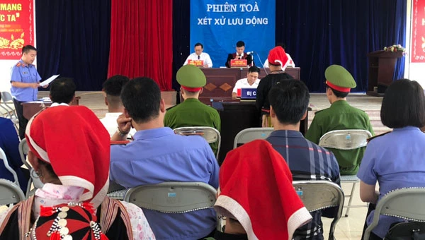 Tòa án Nhân dân thị xã Sa Pa tăng cường tổ chức các phiên tòa lưu động (ảnh chụp năm 2019).