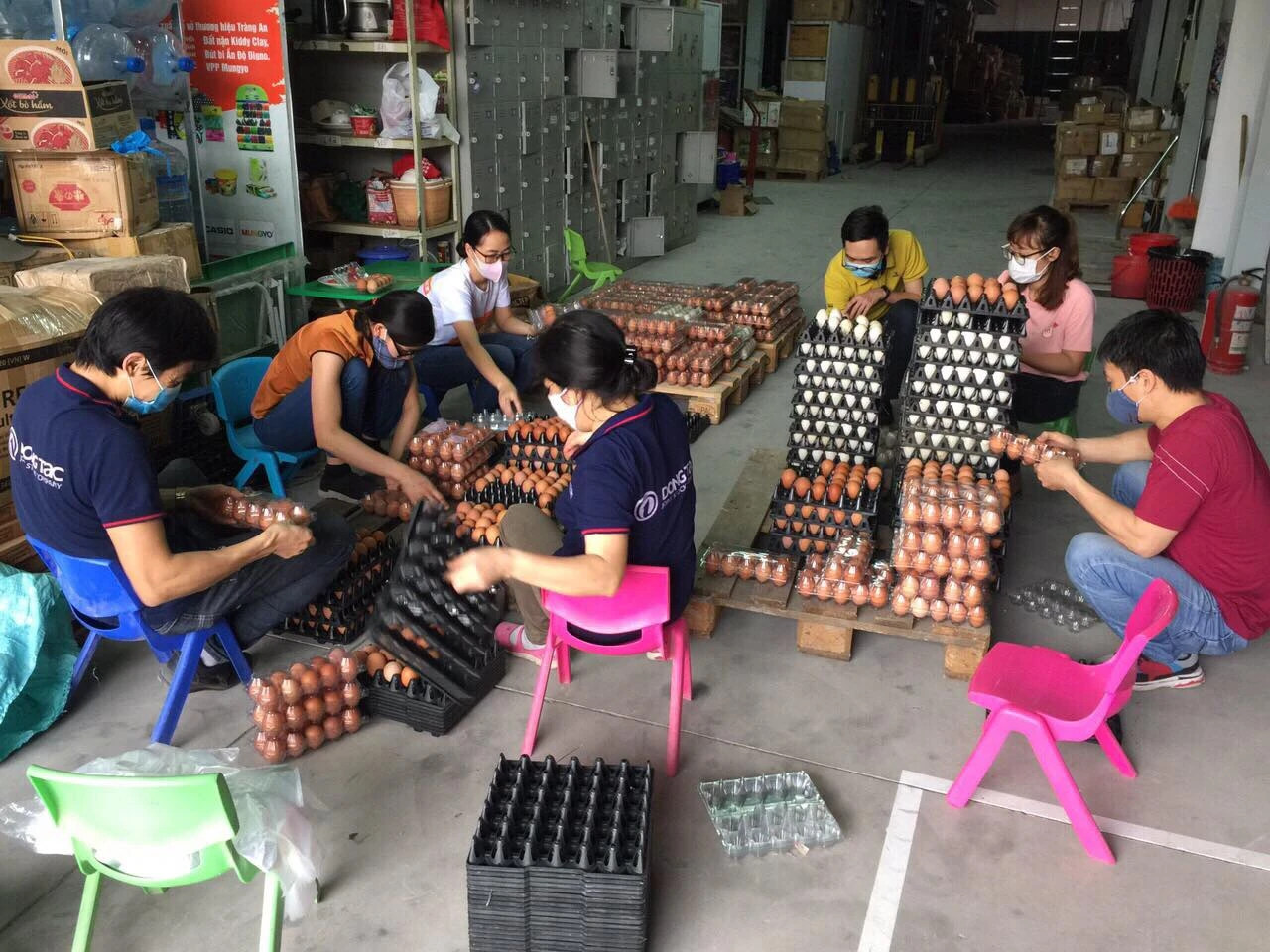 Khó khăn trong khâu tiêu thụ, người nông dân tiếp tục kêu gọi "giải cứu" nông sản. Ảnh: PM/Báo Tin tức.