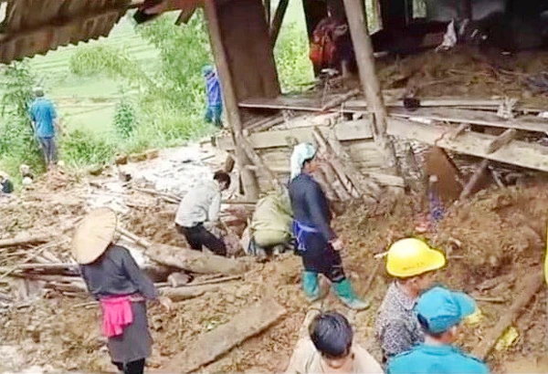 Câu lạc bộ Bắc Hà yêu thương hỗ trợ người dân 18 triệu đồng sửa nhà ảnh 2