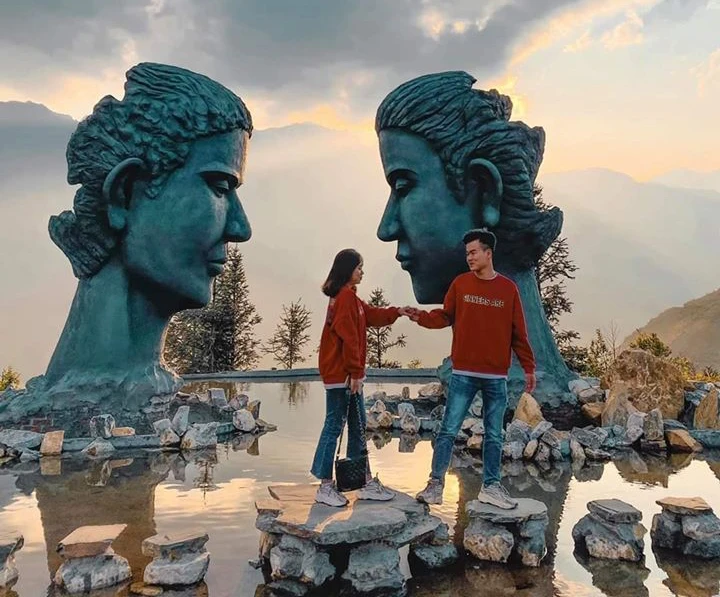 Swing Sapa có nhiều bức tượng độc đáo để bạn check-in.