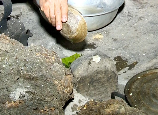 Hòn đá biểu tượng thần lửa "phu chu ma".