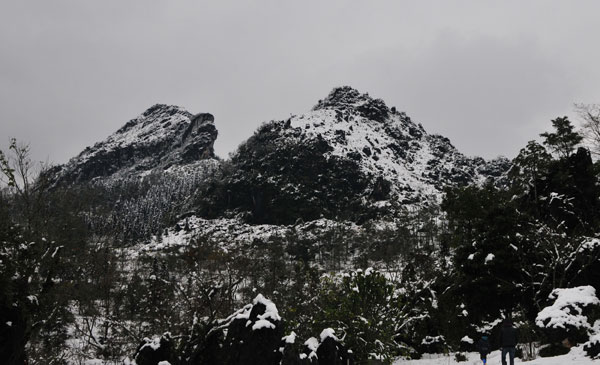 Cận cảnh đỉnh Hàm rồng mùa tuyết rơi.