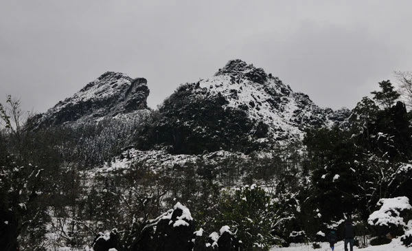 Cận cảnh đỉnh Hàm rồng mùa tuyết rơi.