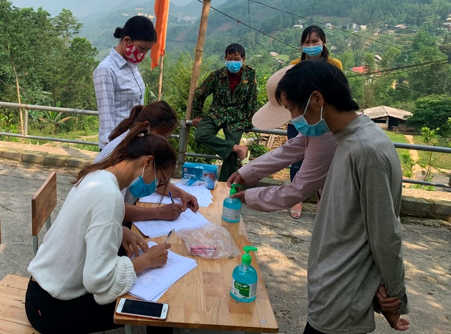 Lấy thông tin từ người dân.