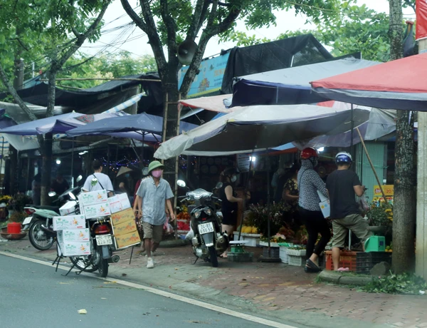 Thành phố Lào Cai ngày đầu nới cách ly xã hội: nhộn nhịp trở lại nhưng không chủ quan ảnh 6