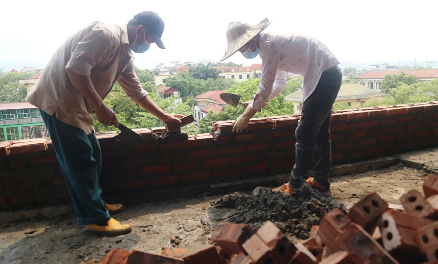 Không khí lao động, sản xuất diễn ra sôi động ảnh 6