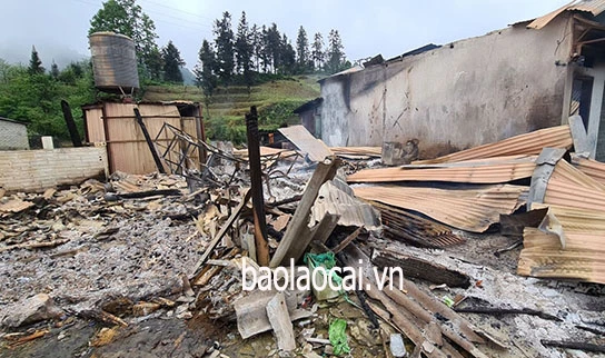 Mường Khương: Cháy hai nhà, thiệt hại khoảng 600 triệu đồng ảnh 1