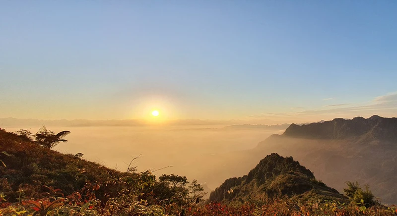 Sắc hoàng hôn Hoàng Thu Phố.
