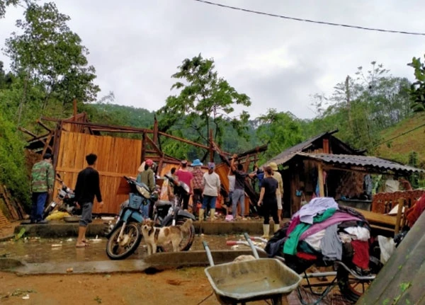 Lào Cai ước thiệt hại trên 15 tỷ đồng do mưa đá, dông lốc đêm 22, sáng 23/4 ảnh 15