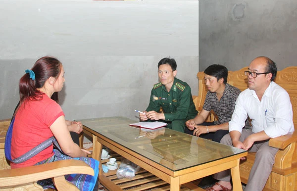 Nhờ tăng cường cán bộ, sỹ quan biên phòng về làm phó bí thư đảng ủy các xã biên giới đã giúp nâng cao năng lực lãnh đạo và sức chiến đấu của chi bộ đảng các thôn, bản (ảnh chụp trước 1/4/2020).