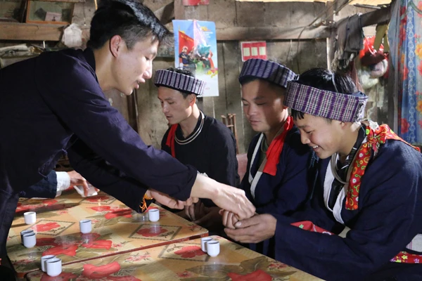 Đặc sắc lễ cưới hỏi của người Mông xanh ảnh 2