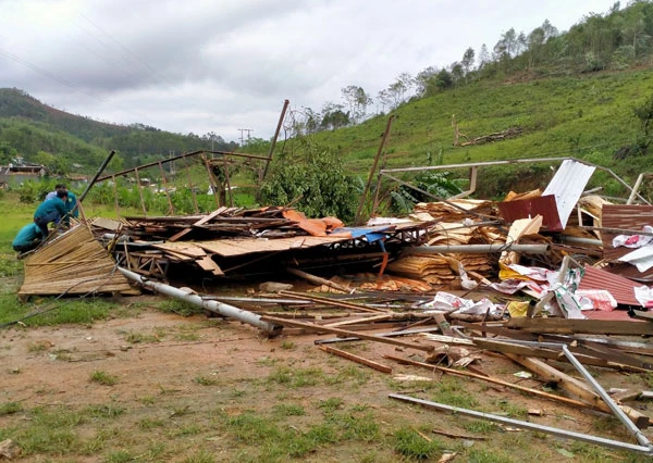 Nhà đổ sập tại huyện Bảo Thắng.