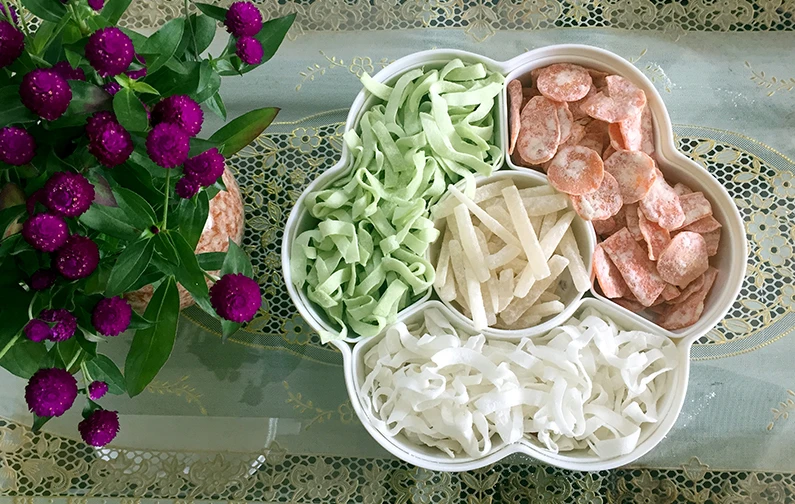 Mứt là thứ quà không thể thiếu trong nhiều gia đình dịp tết.